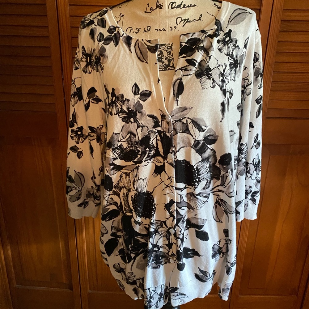Stunning lightweight sweater